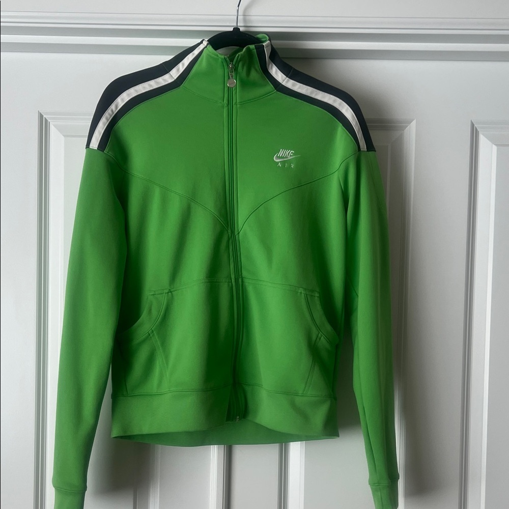 Nike lightweight zip up jacket. Size large